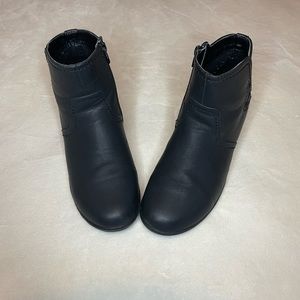 Easy Street Comfort Comfort Wave Ankle Booties